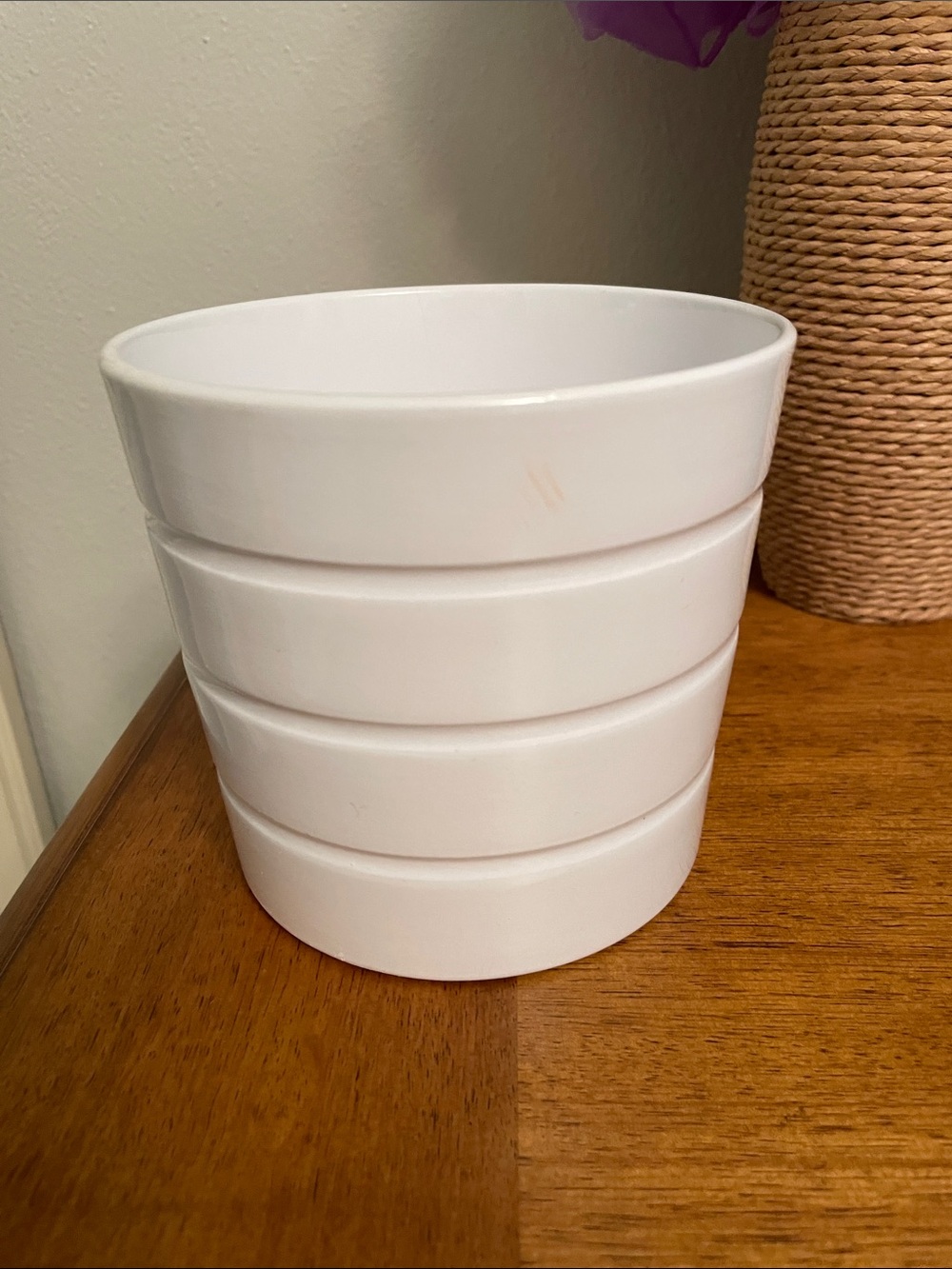 IKEA White KARDEMUMMA Ceramic Plant Pot